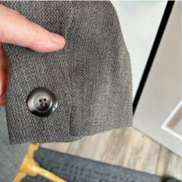 Jones New York Size 10. Vintage Pant Suit Brown. 2 pieces. Jacket & Trousers. - Picture 4 of 6